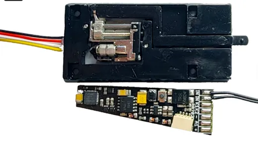 Motorischer Weichenantrieb für Tillig TT Bettungsgleise, integrierter Decoder mit RailCom