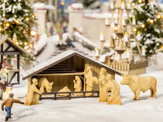 L-C minis Weihnachtsmarkt-Krippe mit Figuren in Holzoptik