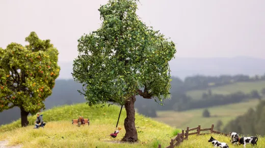 micro-motion N Baum mit Schaukel 9 cm hoch